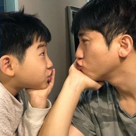 Se-Yoon teasing his son